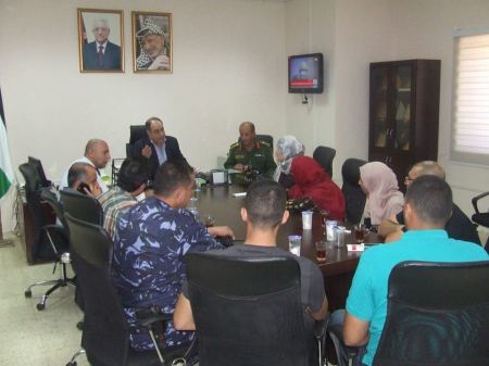  نائب قائد منطقة جنين العقيد يستقبل امهات الاسرى المضربين عن الطعام داخل سجون الاحتلال